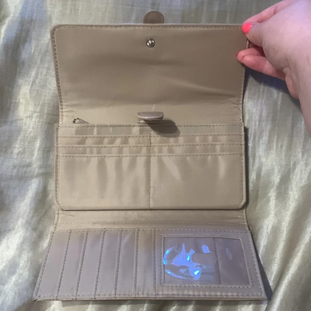 Pink Wallet - Picture 3 of 5